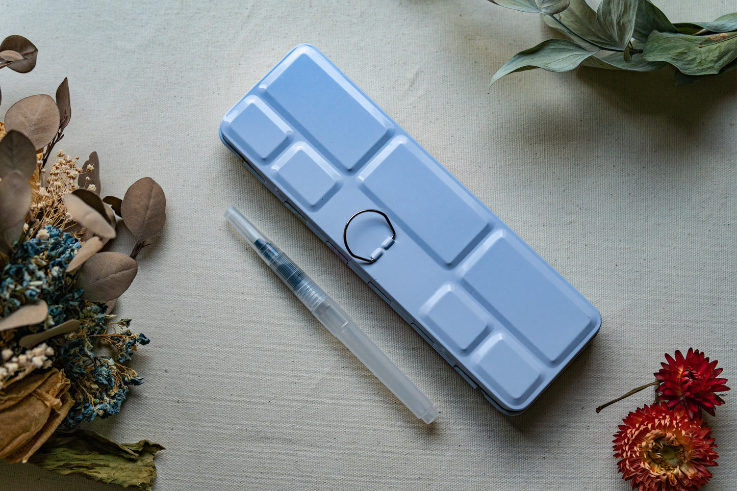 Bottom side of Deluxe Watercolor Palette